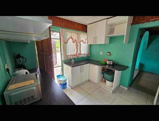 5 BEDROOM HOUSE FOR SALE IN UMLAZI BB